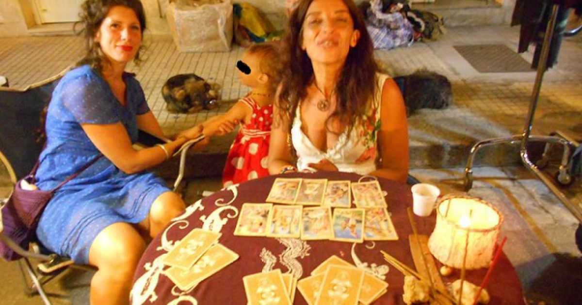 Teresa la cartomante: �Attraverso i tarocchi predico il futuro ai baresi�